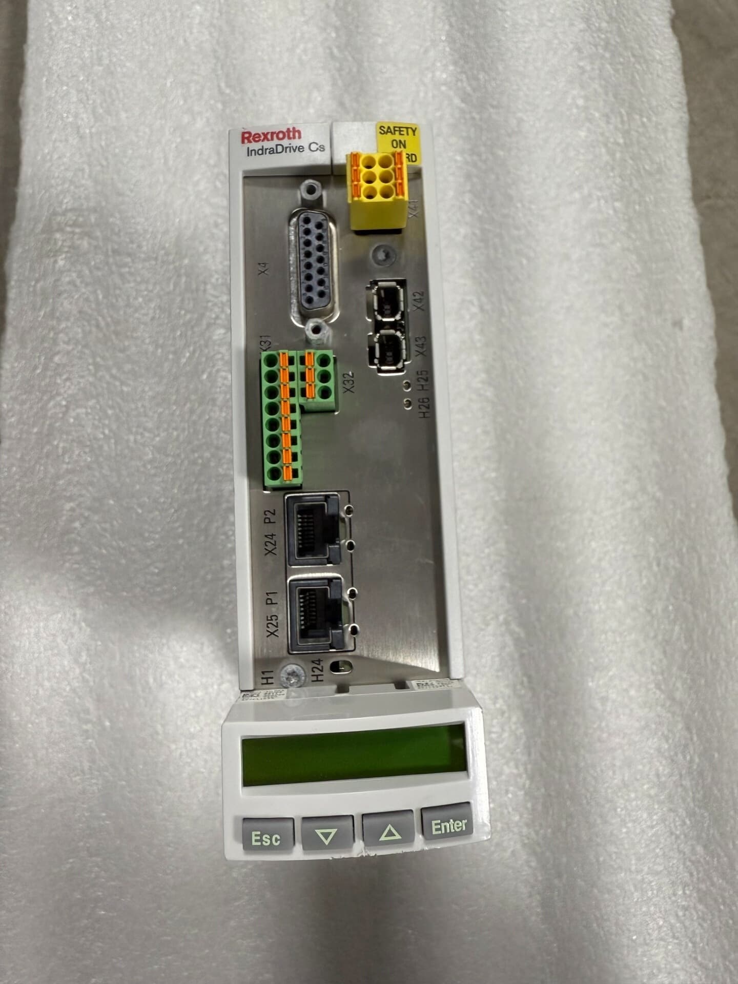 Gloednieuwe Originele Bosch Rexroth Servo drive HCS01.1E-W0005-A-03-B-ET-EC-NN-S5-NN-FW Servomotor Snelle Verzending