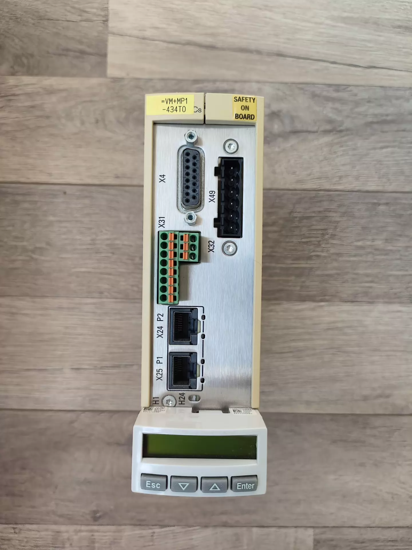 Gloednieuwe Originele Bosch Rexroth Servo drive HCS01.1E-W0009-A-02-B-ET-EC-NN-L4-NN-FW Servomotor Snelle Verzending