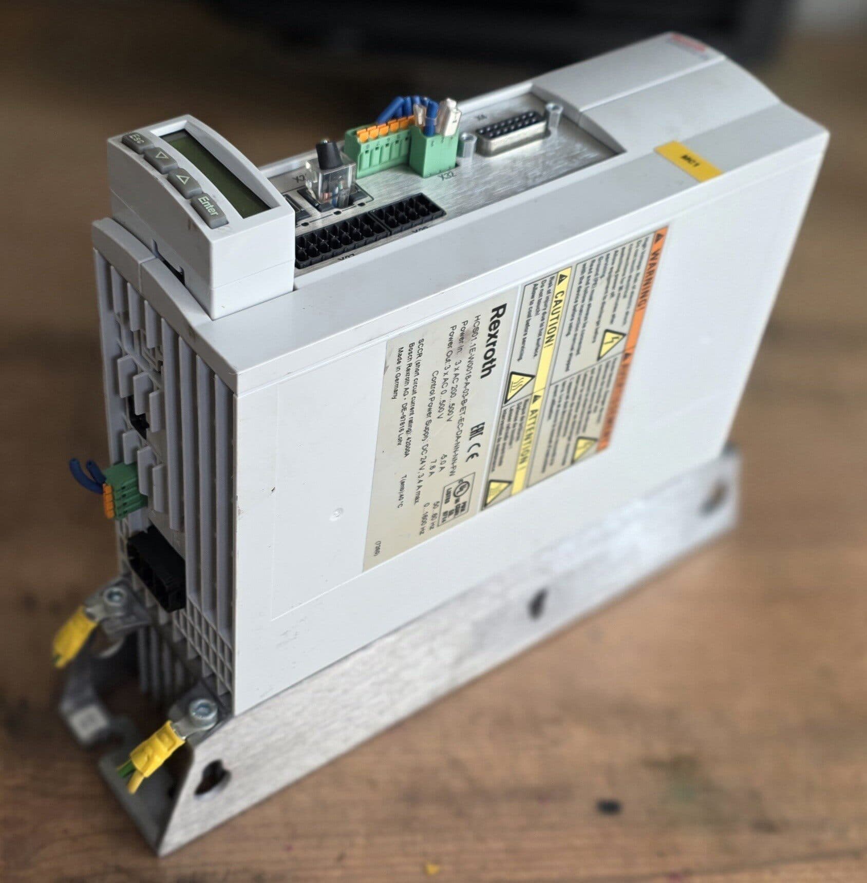Gloednieuwe Originele Bosch Rexroth Servo drive HCS01.1E-W0018-A-03-B-ET-EC-DA-NN-NN-FW Servomotor Snelle Verzending