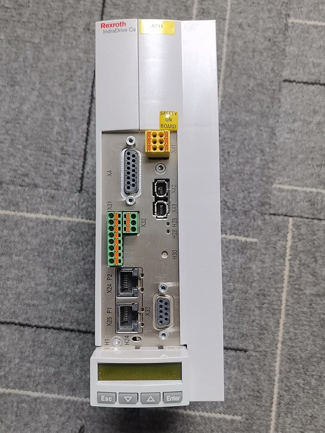 Gloednieuwe Originele Bosch Rexroth Servo drive HCS01.1E-W0018-A-03-B-ET-EC-EP-S4-NN-FW Servomotor Snelle Verzending