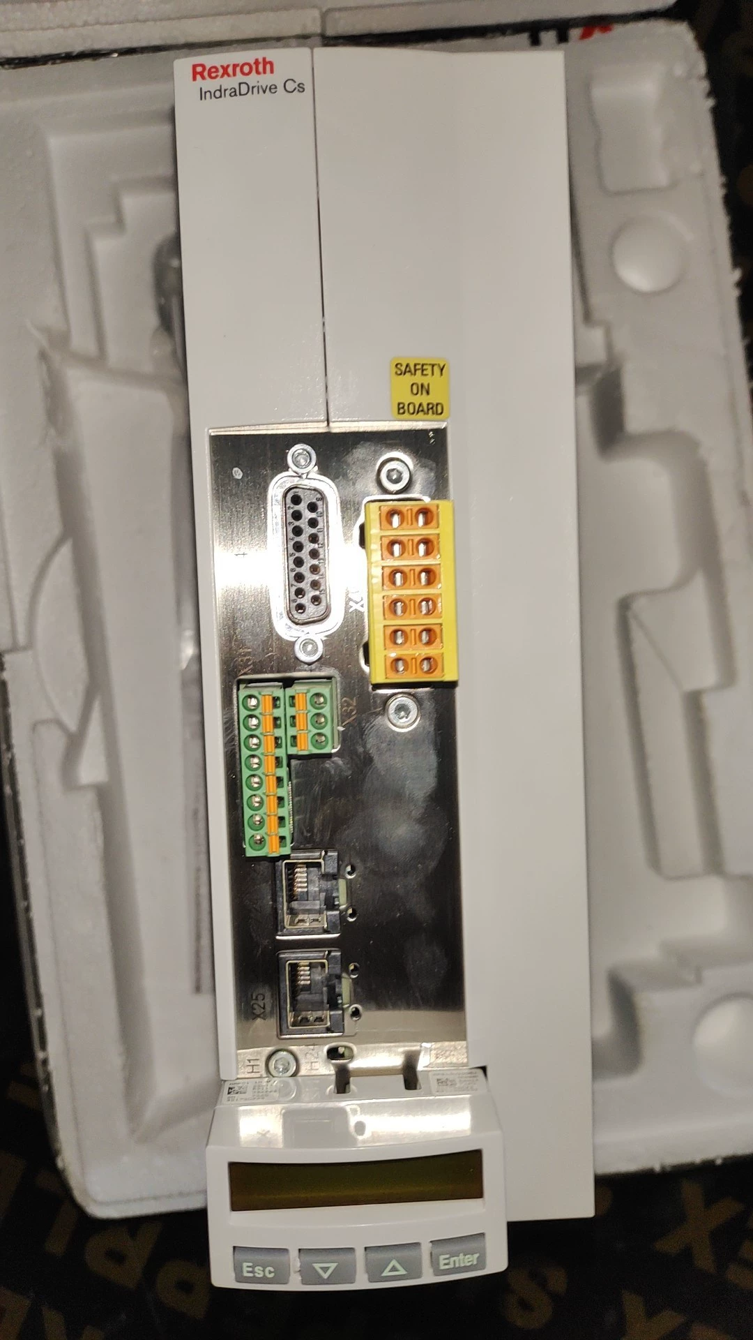 Gloednieuwe Originele Bosch Rexroth Servo drive HCS01.1E-W0018-A-03-B-ET-EC-NN-FU Servomotor Snelle Verzending