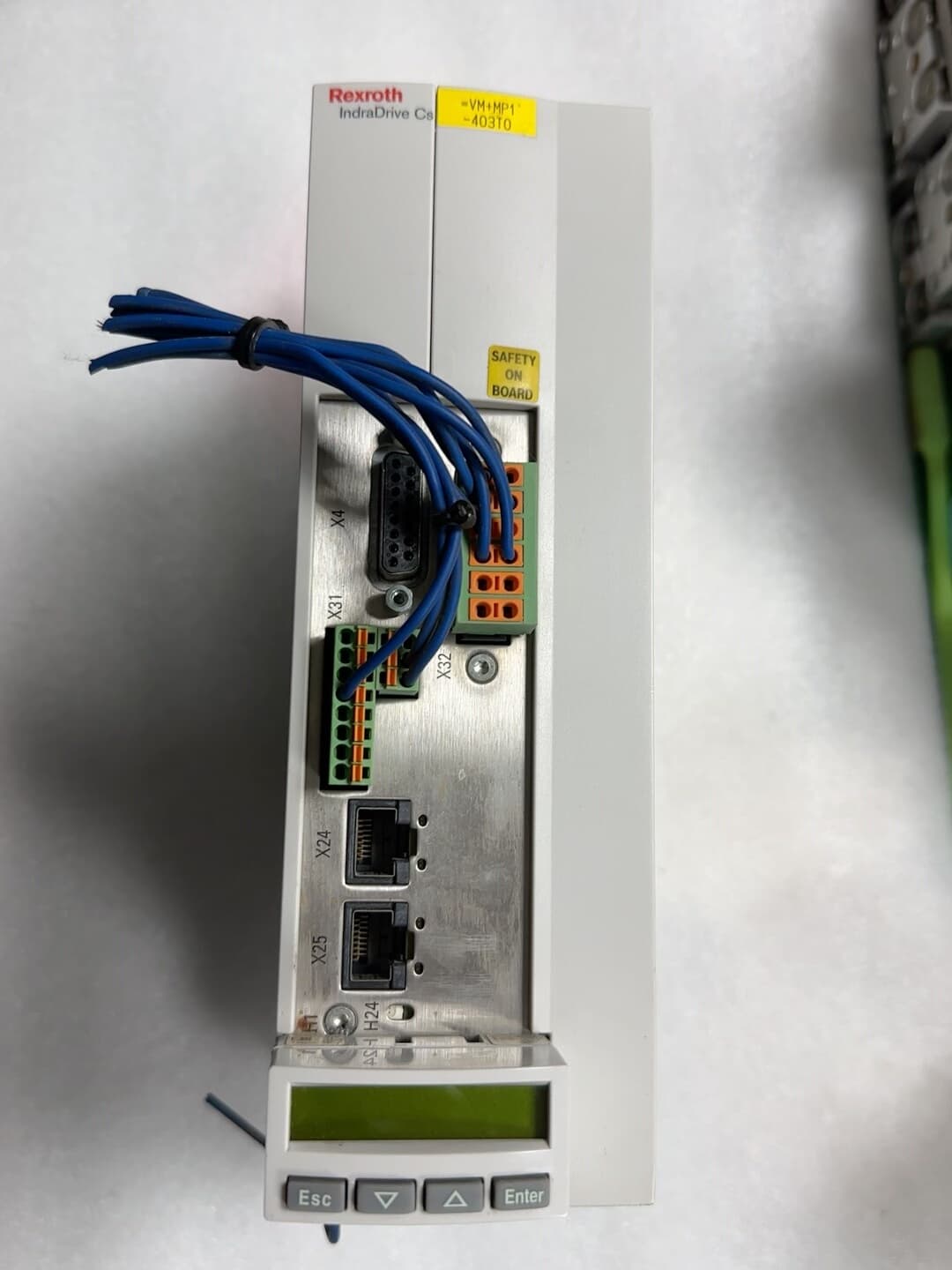 Gloednieuwe Originele Bosch Rexroth Servo drive HCS01.1E-W0018-A-03-B-ET-EC-NN-L4-NN-FW Servomotor Snelle Verzending