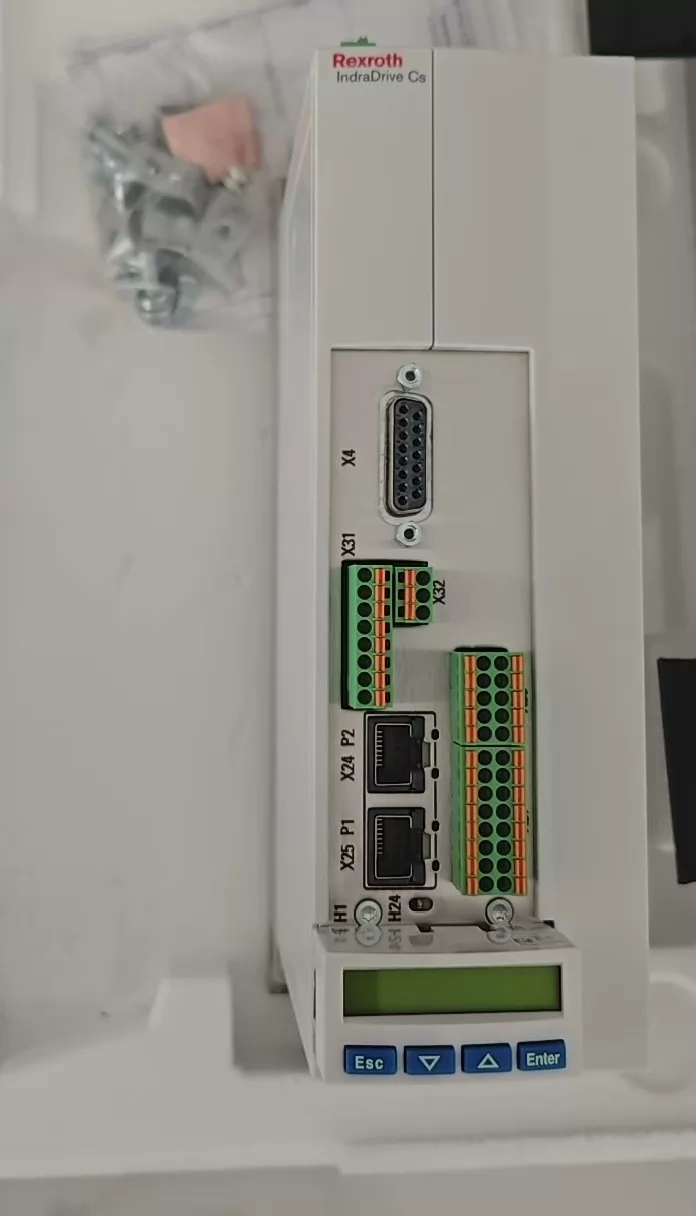Gloednieuwe Originele Bosch Rexroth Servo drive HCS01.1E-W0028-A-03-A-ET-EC-DA-NN-NN-FW Servomotor Snelle Verzending