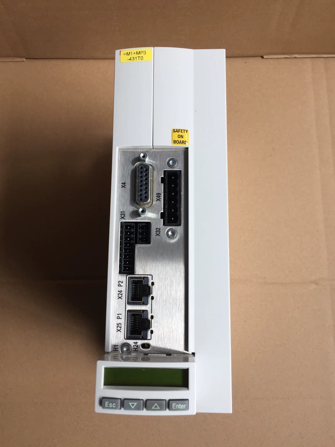 Gloednieuwe Originele Bosch Rexroth Servo drive HCS01.1E-W0028-A-03-B-ET-EC-NN-L4-NN-FW Servomotor Snelle Verzending