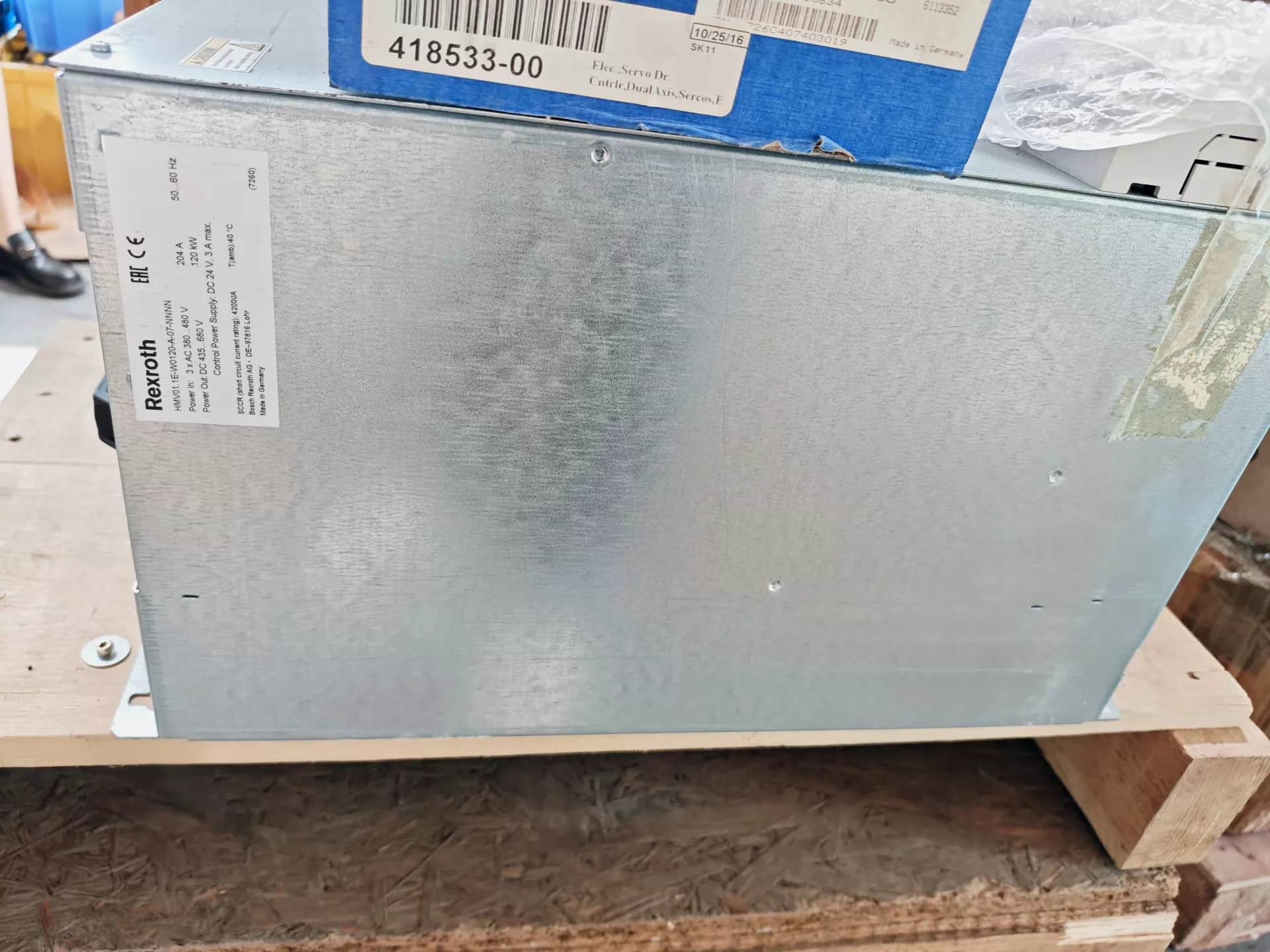 Gloednieuwe Originele Bosch Rexroth Servo drive HLB01.1E-W0120-07-NNNN Servomotor Snelle Verzending