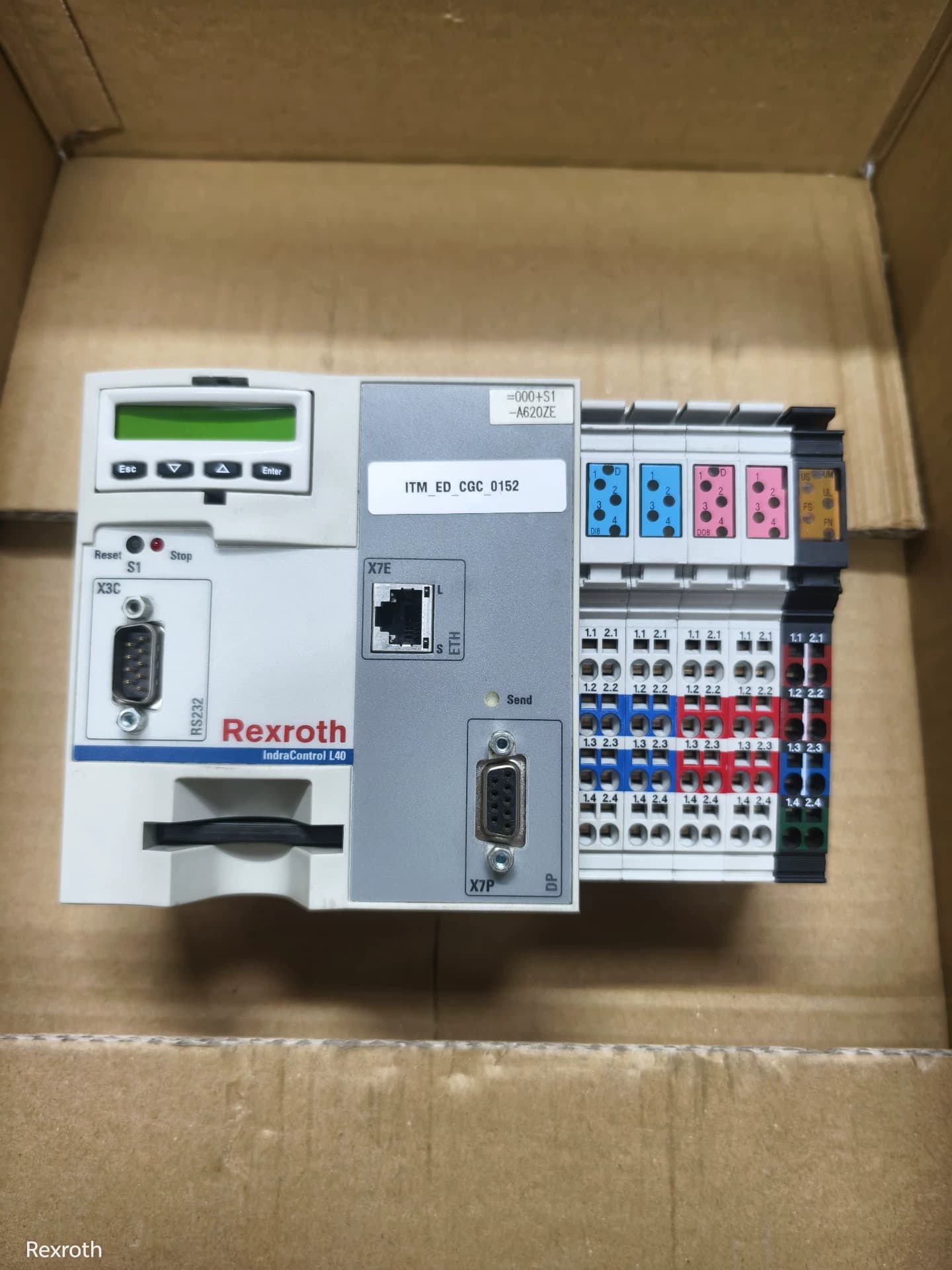 Gloednieuwe Originele Bosch Rexroth Servo drive PLC Mobule PLC controller CML40.2-NP-330-NA-NNNN Servomotor Snelle Verzending