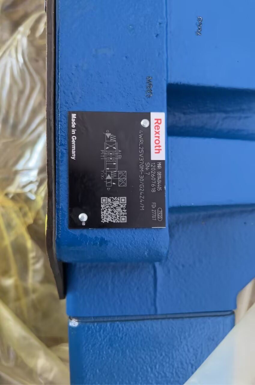 Gloednieuwe Originele Bosch Rexroth Servo drive reduceerventiel 4WRAE10W1-30-2XG24K31F1VServo Motor Snelle Verzending