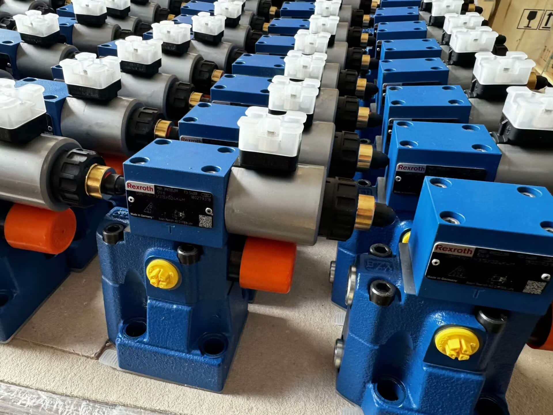 Gloednieuwe Originele Bosch Rexroth Servo drive Proportionele klep M-3SEW6U3X/630MG24N9K4 Servomotor Snelle Verzending