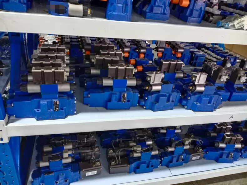 Gloednieuwe Originele Bosch Rexroth Servo drive Proportionele klep Z3DREE10VP2-1X/100XLG24K31F1M Servomotor Snelle Verzending