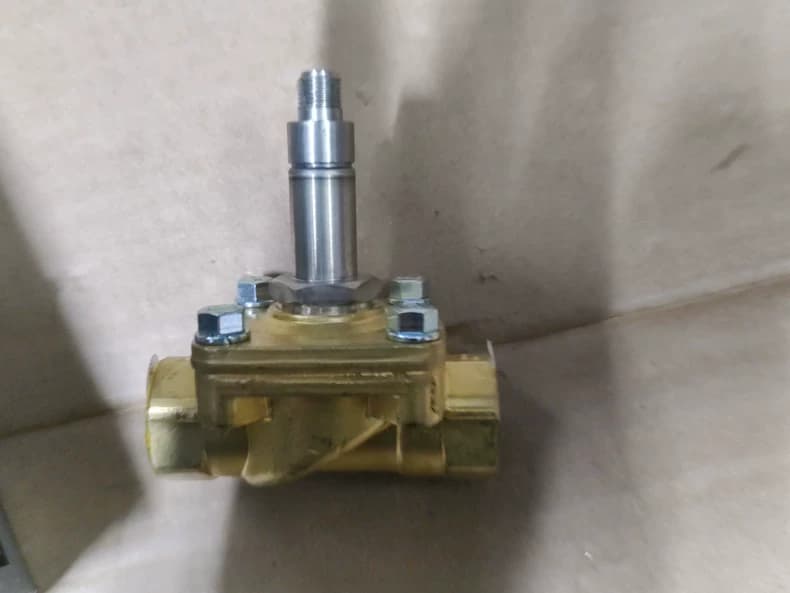 Gloednieuwe originele Parker 221G15 servoaandrijvingen frequentieregelaars servomotoren controllers snelle verzending