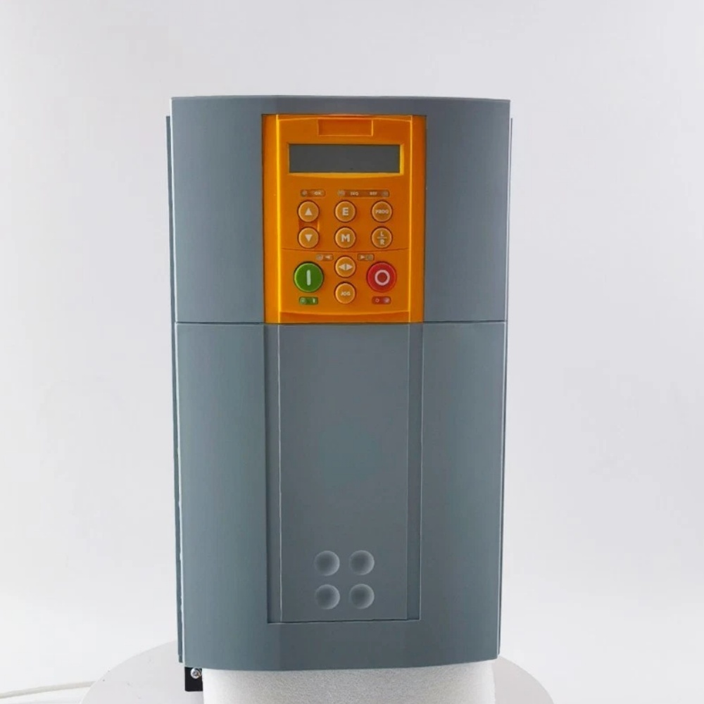 Gloednieuwe Originele Parker 590P-23311020-P00-U4V0 Servo drives frequentieregelaars servomotoren controllers Snelle Verzending