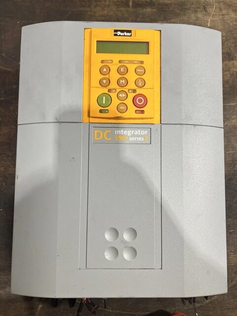 Gloednieuwe Originele Parker 598P-53260010-TP00-U4WP Servo drives frequentieregelaars servomotoren controllers Snelle Verzending