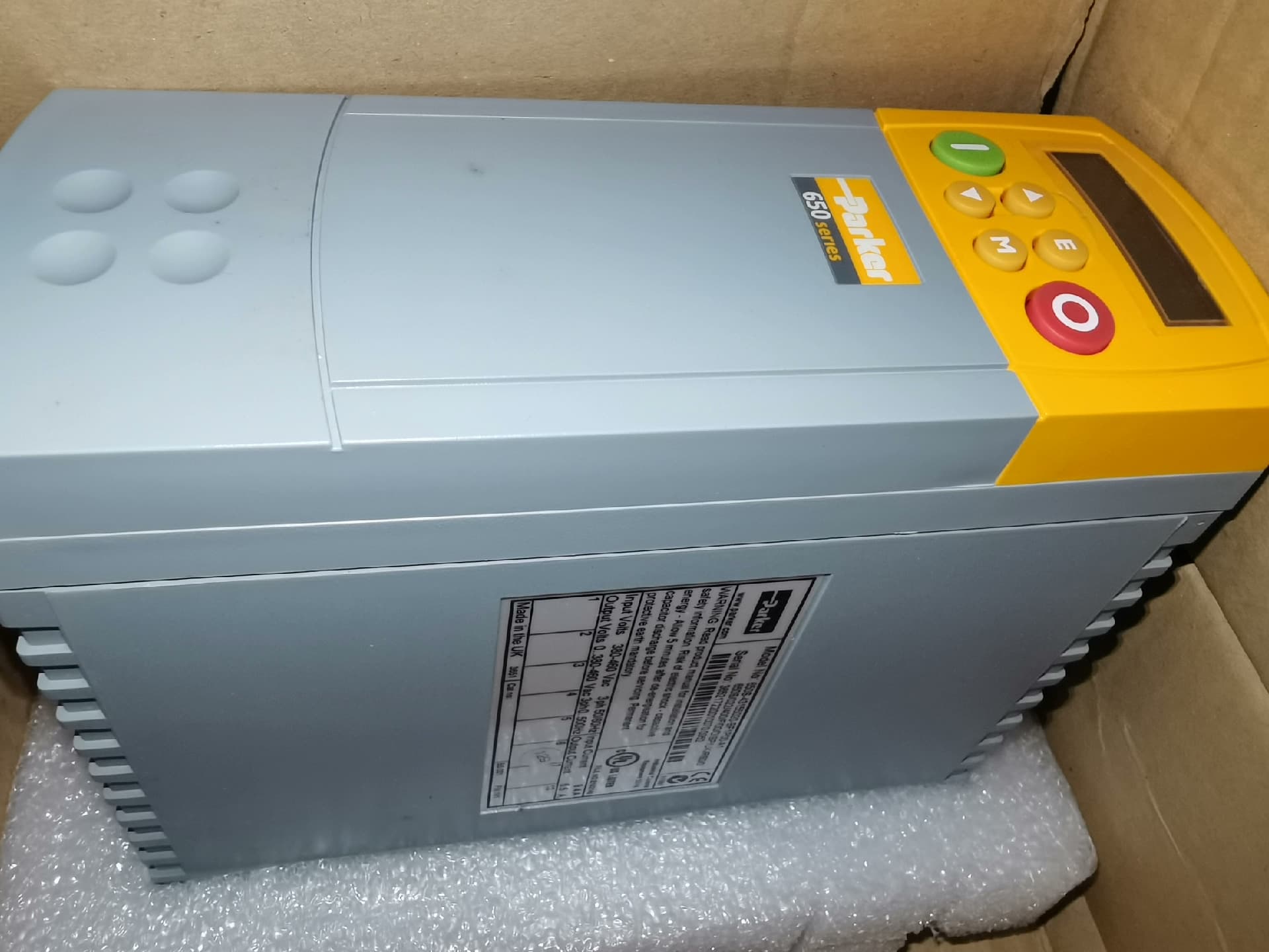 Gloednieuwe Originele Parker 650S/022/400/F/00/DISP/UK/RS0/0 Servo drives frequentieregelaars servomotoren controllers Snelle Verzending