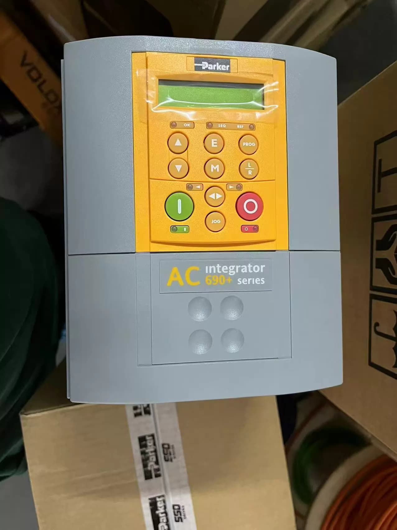 Gloednieuwe Originele Parker 690-431550B0-B00P00-A400 Servo drives frequentieregelaars servomotoren controllers Snelle Verzending