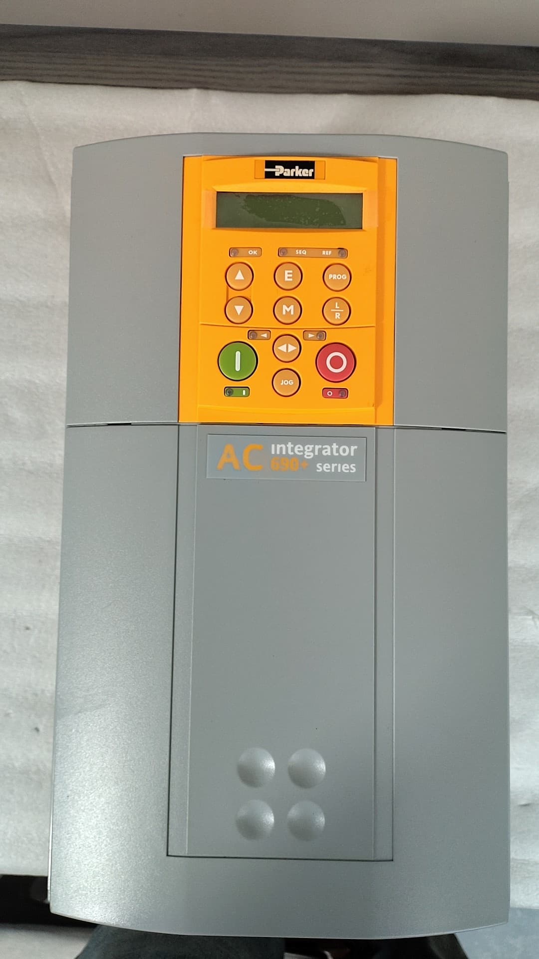 Gloednieuwe Originele Parker 690-432230C0-B00P00-A400 Servo drives frequentieregelaars servomotoren controllers Snelle Verzending