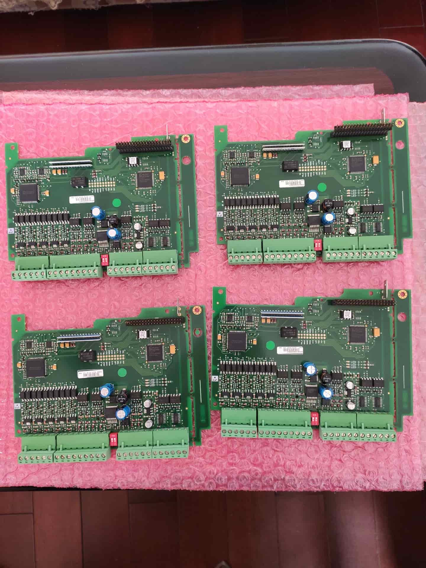 Gloednieuwe Originele Parker AH463889U001 Servo drives frequentieregelaars servomotoren controllers Snelle Verzending