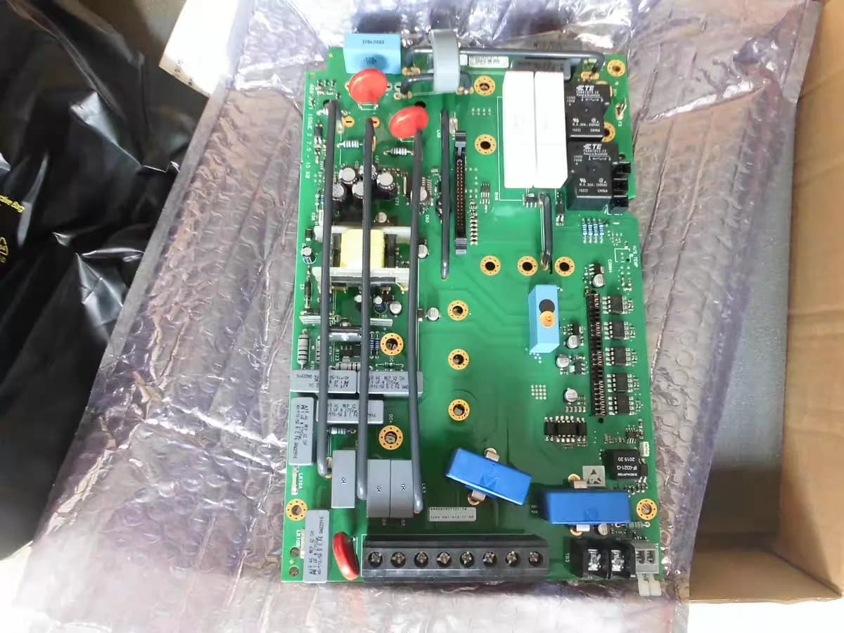 Gloednieuwe Originele Parker AH469192U707 Servo drives frequentieregelaars servomotoren controllers Snelle Verzending