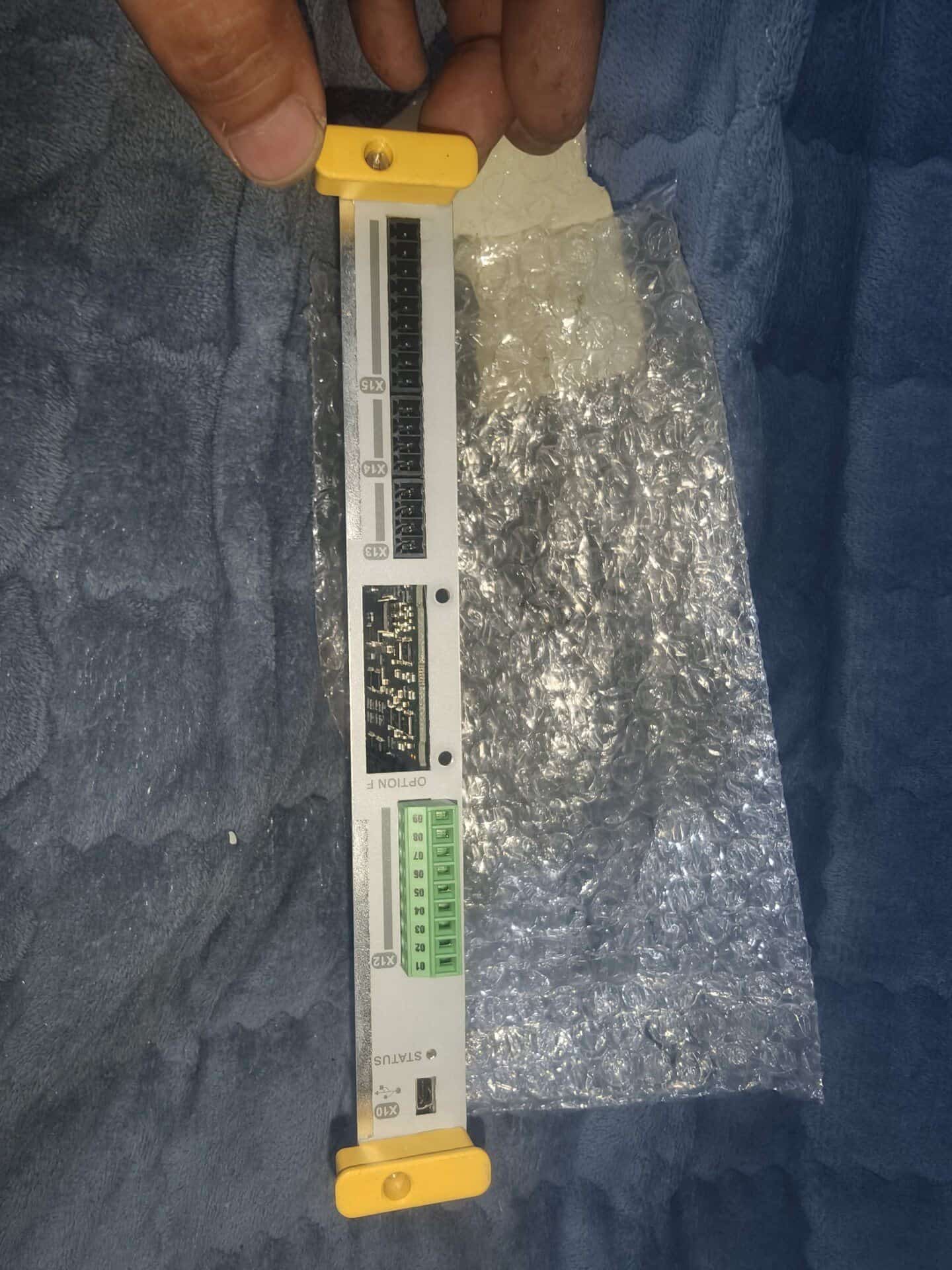 Gloednieuwe Originele Parker AH469910U001 Servo drives frequentieregelaars servomotoren controllers Snelle Verzending