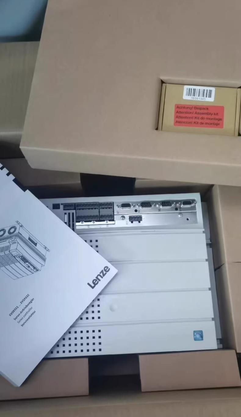 Echte nieuwe Lenze E82EV113-4C040 industriële I/O-module FedEx DHL snelle verzending