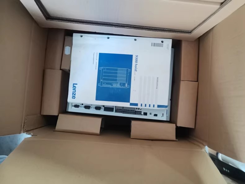 Echte nieuwe Lenze E82EV7512C industriële I/O-module FedEx DHL snelle verzending
