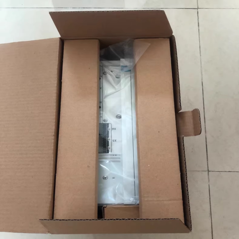 Echte nieuwe Lenze E82ZAFAC010 industriële I/O-module FedEx DHL snelle verzending