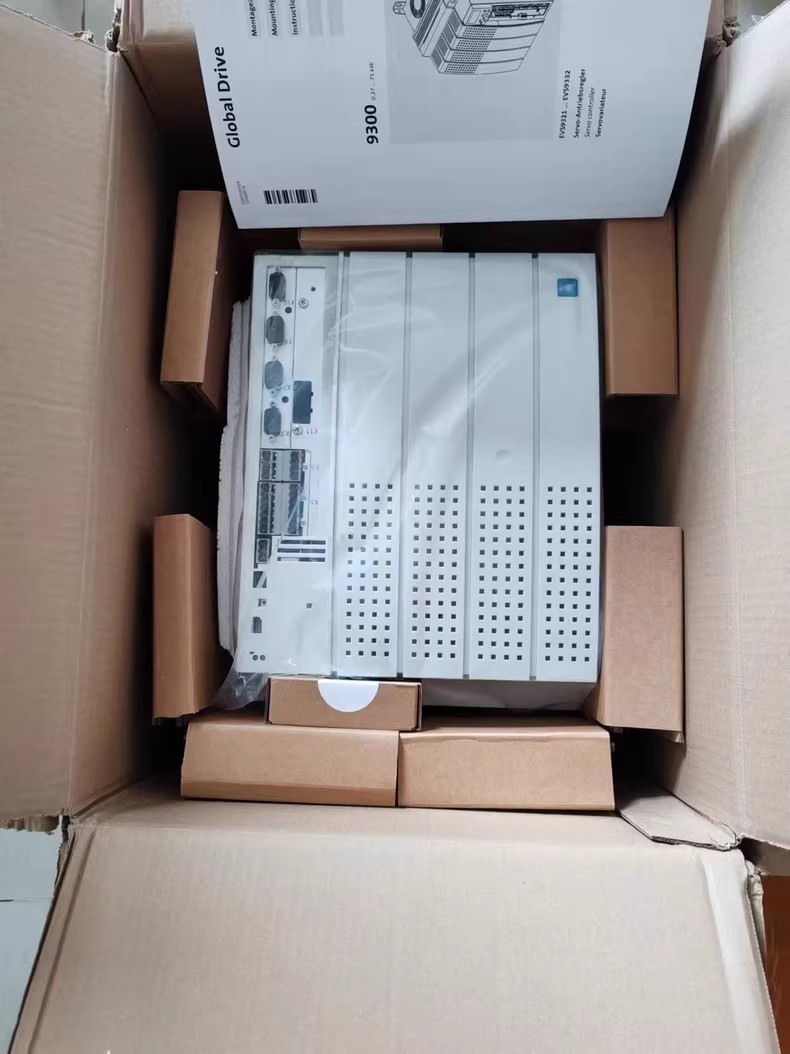 Echte nieuwe Lenze E84AVSCE7524SX0 industriële I/O-module FedEx DHL snelle verzending